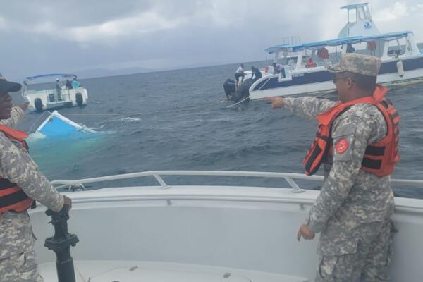 Catamarán se hunde en la bahía de Samaná con varios turistas; Armada acude en auxilio. FOTO: fuente externa