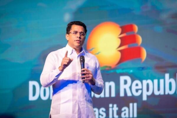 Ministro David Collado.