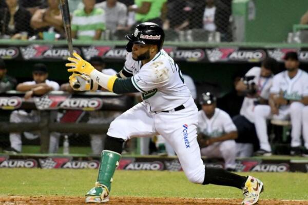 Por las Estrellas, Magneuris Sierra y Eurubiel Angeles con dos hits; Josh Lester conectó un triple; Robinson Canó, Vidal Bruján y Coco Montes, un sencillo cada uno.