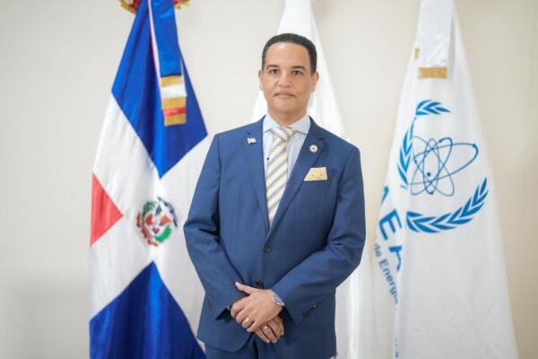  Alfonso Rodríguez Tejada es ingeniero eléctrico egresado de UNAPEC y cuenta con una MBA en Administración de Empresas.