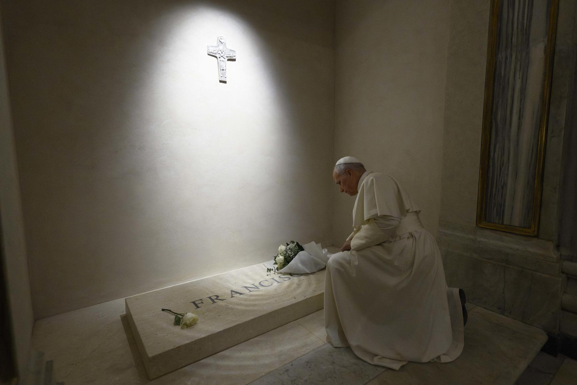El papa pide "buscar el diálogo" para resolver las tensiones entre EE.UU. y Venezuela