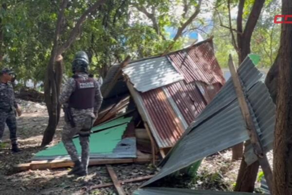 Retiran casuchas ilegales en terrenos de Puerto Plata.
