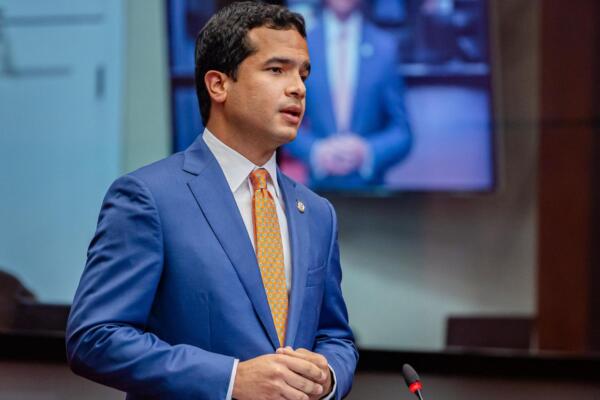 El senador Omar Fernández.