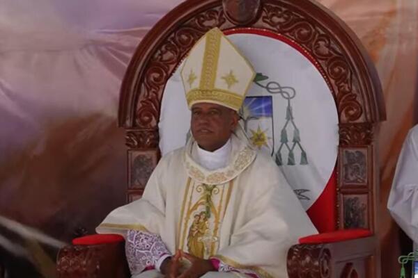 Celebran ordenación de monseñor Manuel Ruiz de la Rosa y creación de la Diócesis Stella Maris