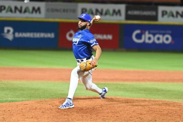 Adonis Medina será uno de los lanzadores abridores del Licey