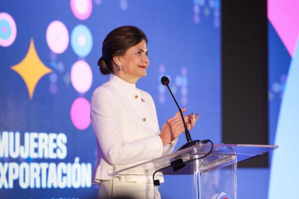 La vicepresidenta de la República, Raquel Peña.