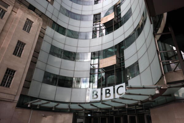 Después de grabar la entrevista con Turner, pero antes de su emisión, Trump elevó la presión contra la BBC.