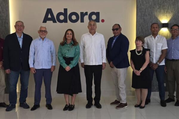 Directivos de Adora y Adopae.