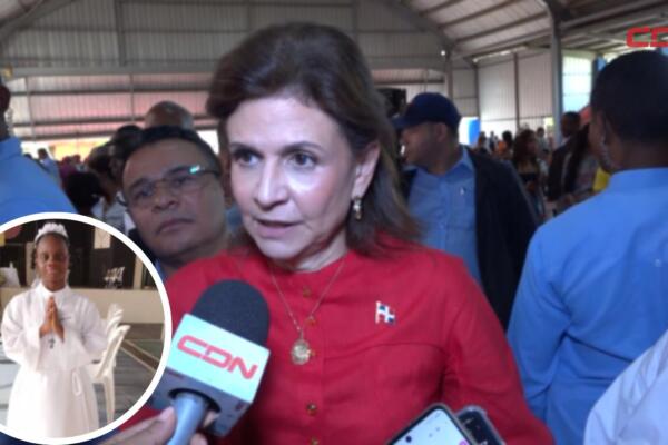 La vicepresidenta Raquel Peña durante actividades oficiales en Santiago, donde expresó su compromiso de dar seguimiento al caso de la niña fallecida.