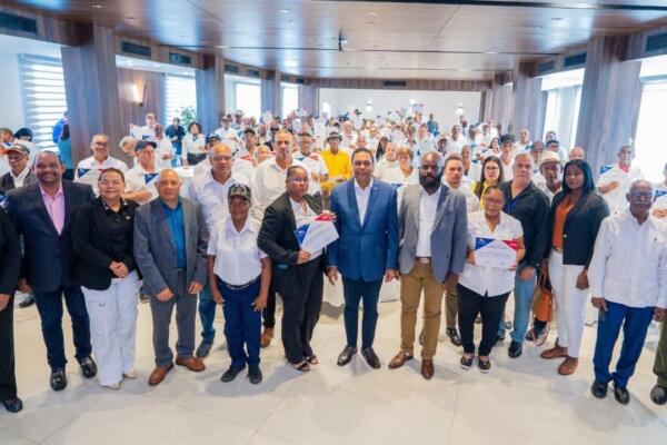 Un total de doscientos alcaldes recibieron su certificado tras completar las horas educativas requeridas.
