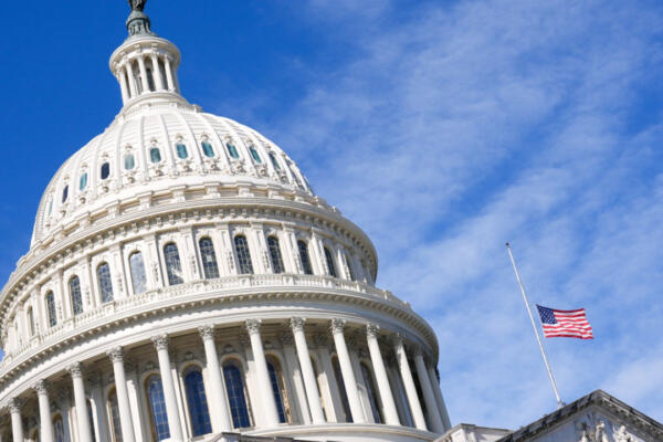 El Capitolio de Estados Unidos espera la propuesta que permita terminar el cierre del gobierno en EE.UU