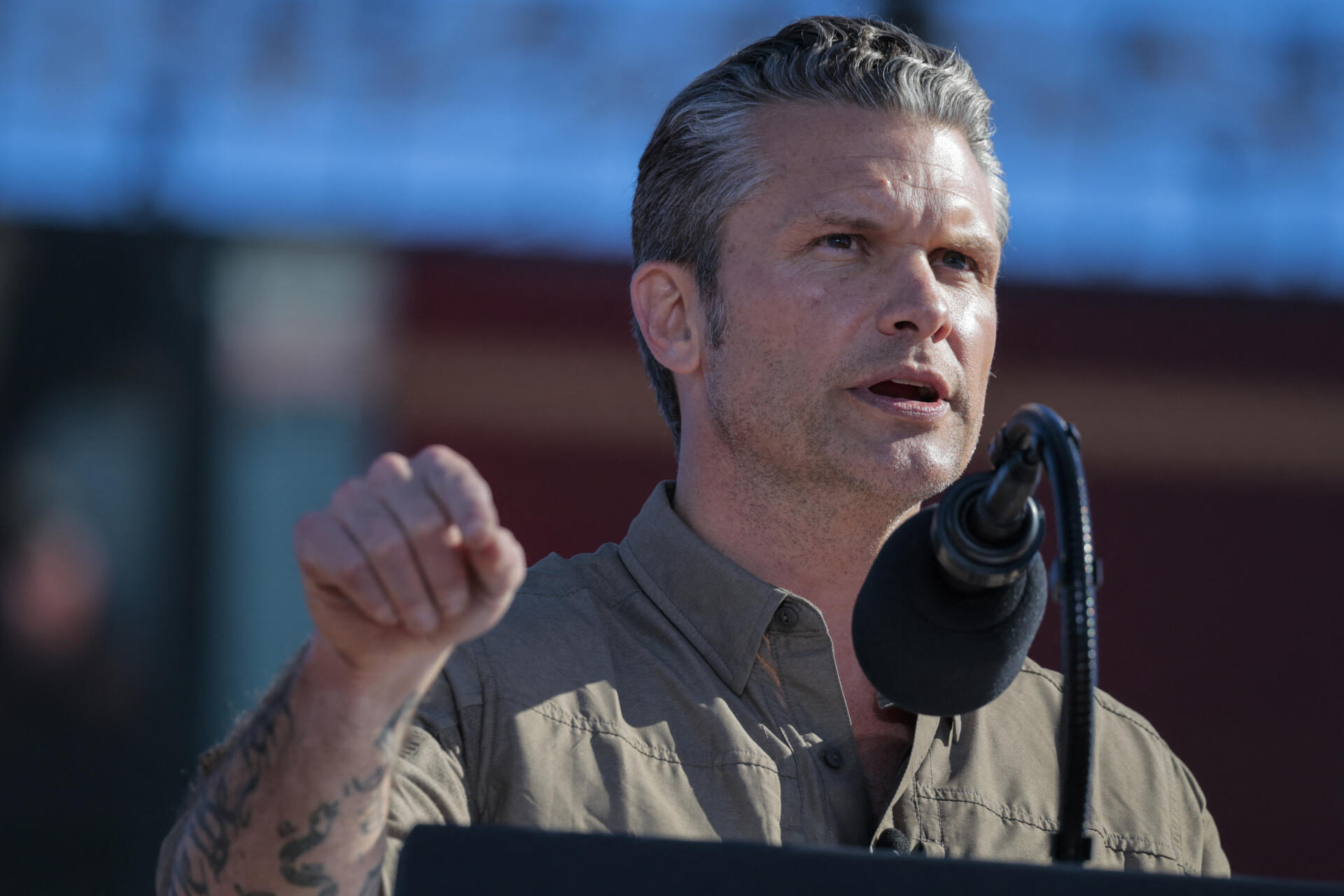 El Secretario de Guerra de EE. UU., Pete Hegseth, habla en la celebración del 250.º aniversario del Cuerpo de Marines de EE. UU. en la Base del Cuerpo de Marines Camp Pendleton el 18 de octubre de 2025 en Oceanside, California. (Foto de MARIO TAMA / GETTY IMAGES NORTH AMERICA / vía AFP)