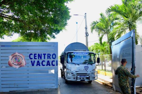 Según la institución, el centro cuenta con médicos generales, psicólogos clínicos y personal sanitario.