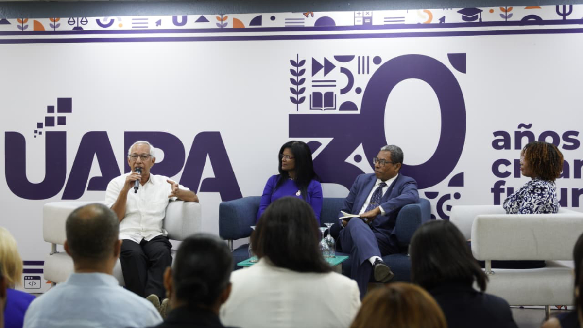 Ángel Hernández presenta su libro sobre su gestión educativa