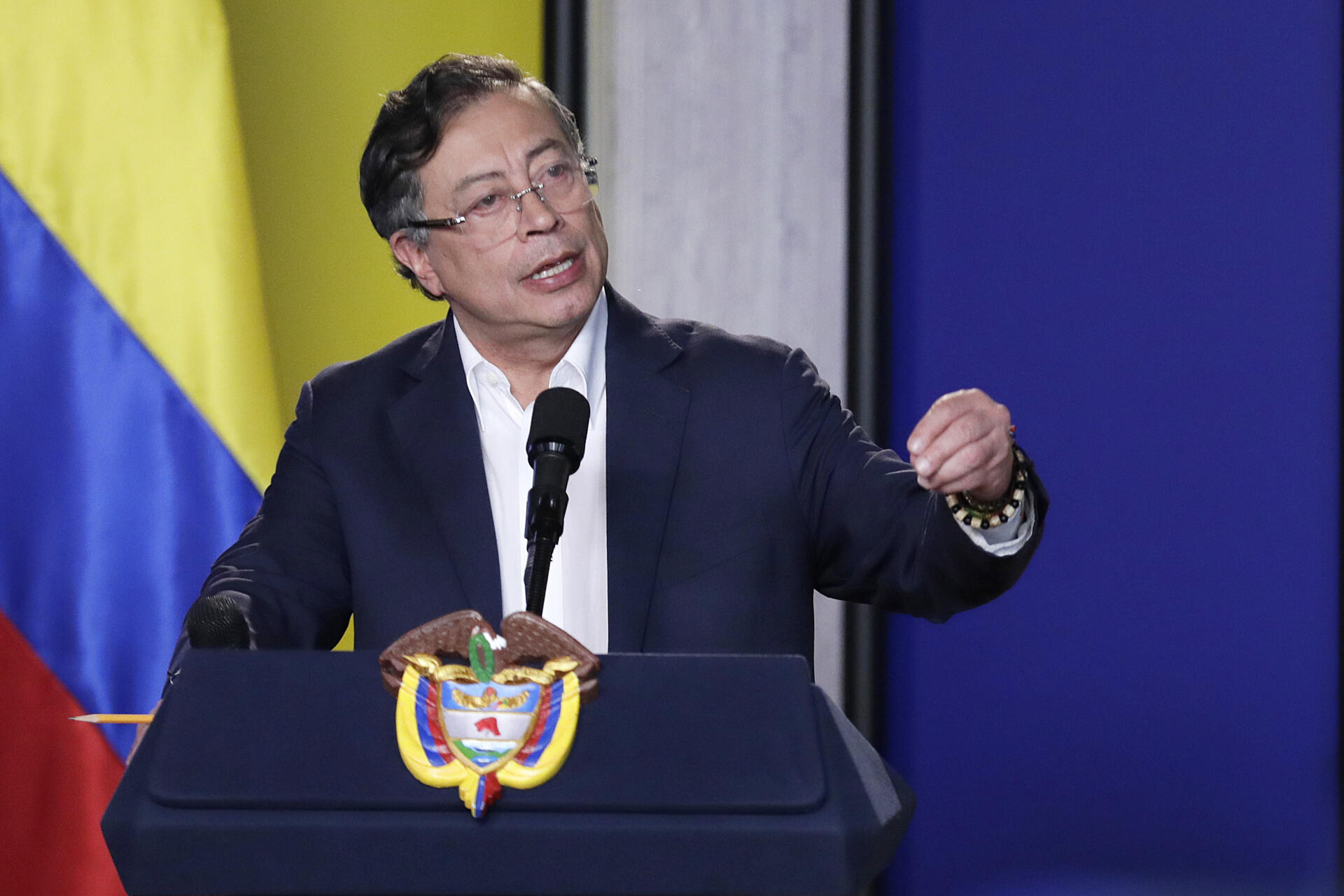 Petro ordena bombardeo contra disidencias de las FARC en el sureste de Colombia