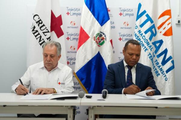Intrant y la Cruz Roja Dominicana lanzaron este viernes el programa Tránsito+Limpio.