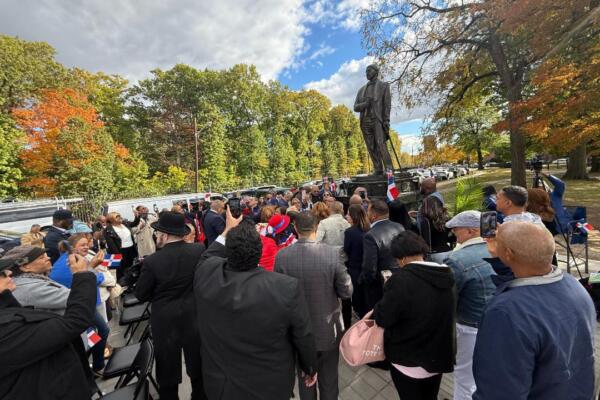 Inauguran Plaza Juan Pablo Duarte con una estatua del libertador en Newark