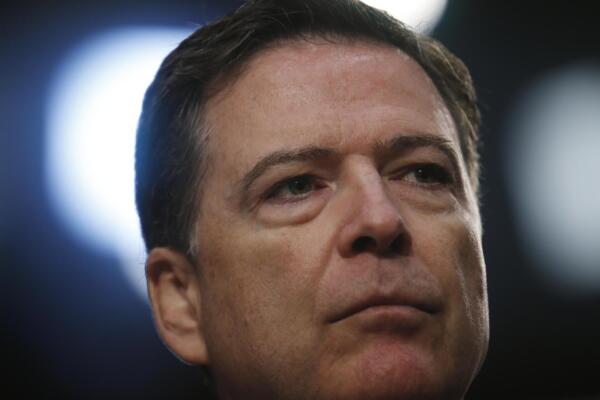 Fotografía de archivo del exdirector del FBI James Comey. EFE/Jim Lo Scalzo