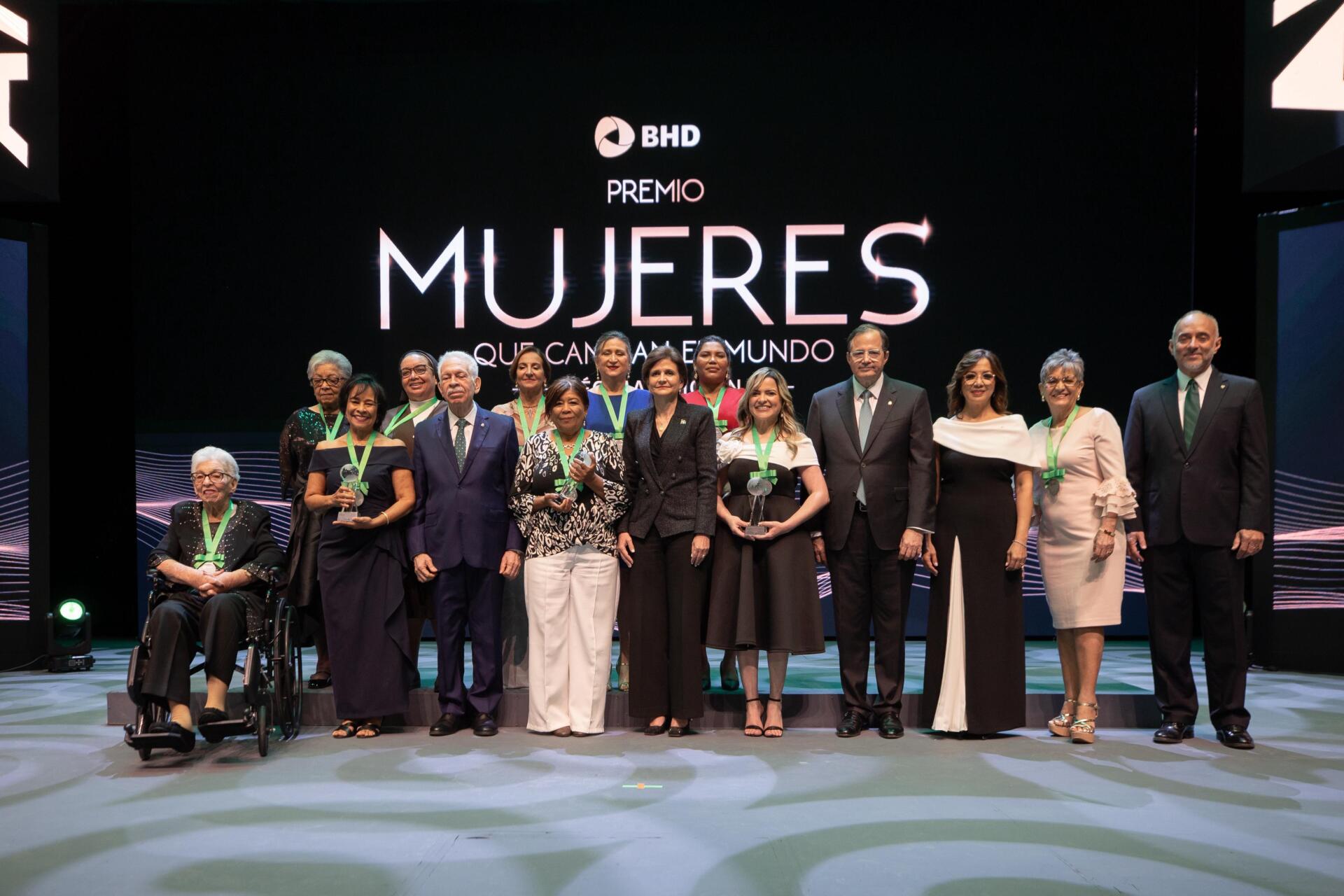 Reconocen a mujeres líderes comunitarias por su impacto social, ambiental y educativo en RD