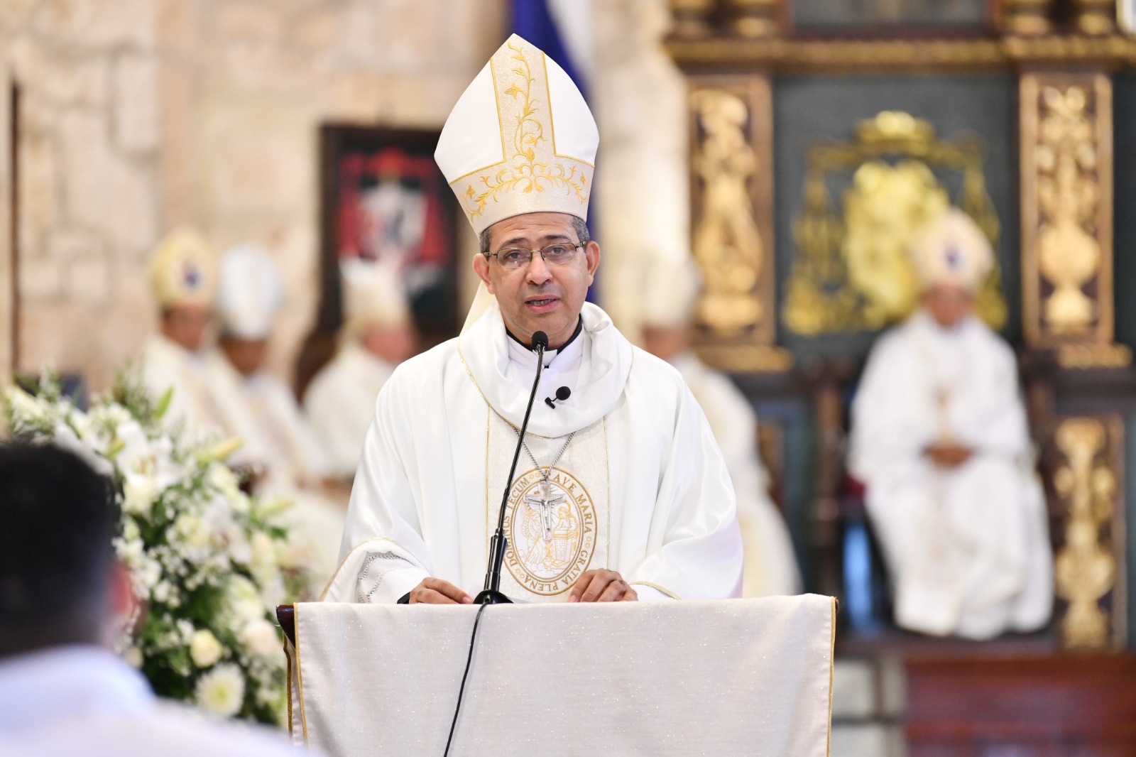 Monseñor Morel Diplán durante su juramentación en la Catedral Primada de América.