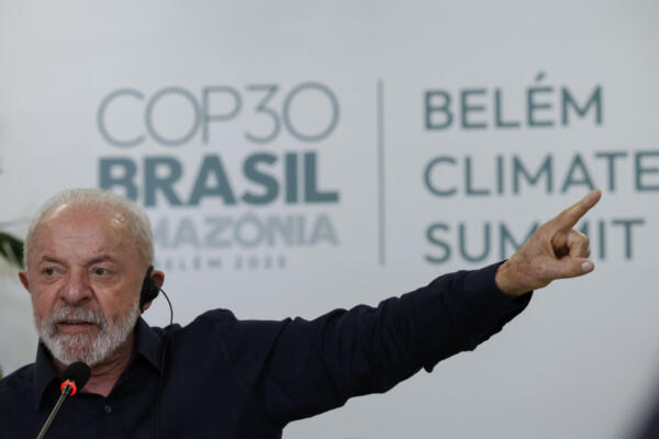 AME5407. BELÉM (BRASIL), 04/11/2025.- El presidente de Brasil, Luiz Inácio Lula da Silva, habla en una entrevista con periodistas de agencias de noticias internacionales este martes, en la Base Naval de Belém (Brasil). EFE/ Sebastiao Moreira