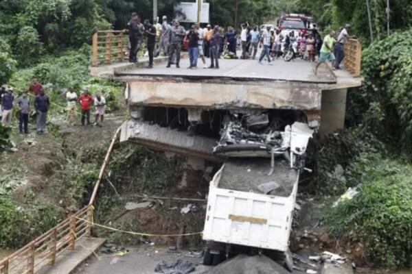 La caída de la estructura, ocurrida durante las intensas lluvias de septiembre y que dejó una víctima mortal.