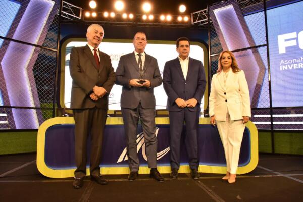 Adicional a esta operación, el Banco Popular otorgó un financiamiento a largo plazo por US$17 millones a Inversiones Areíto, propiedad de Meliá Hotels International. 