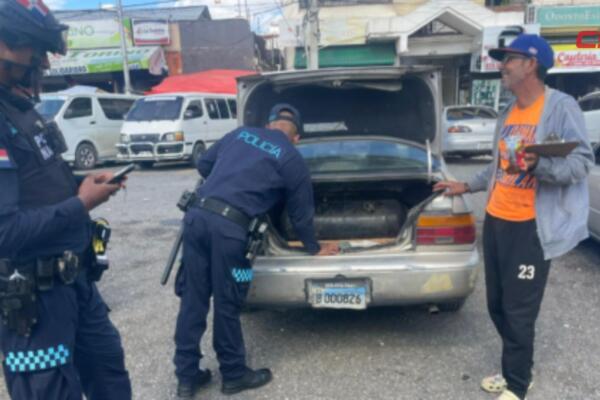 Operativo policial en Santiago busca frenar robos en transporte público.