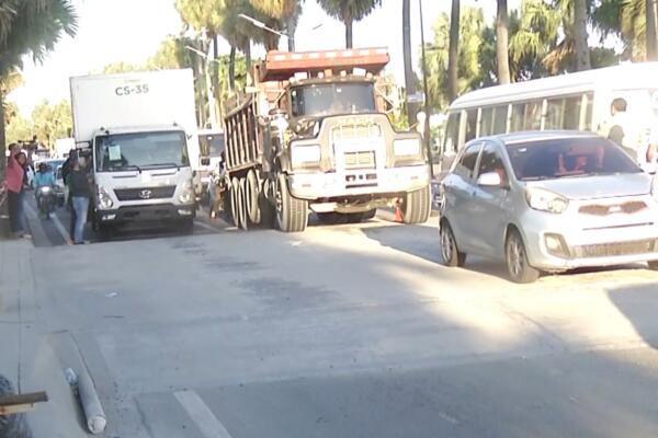 Ciudadanos rechazan calzada elevada en El Malecón por peligrosidad y tapones