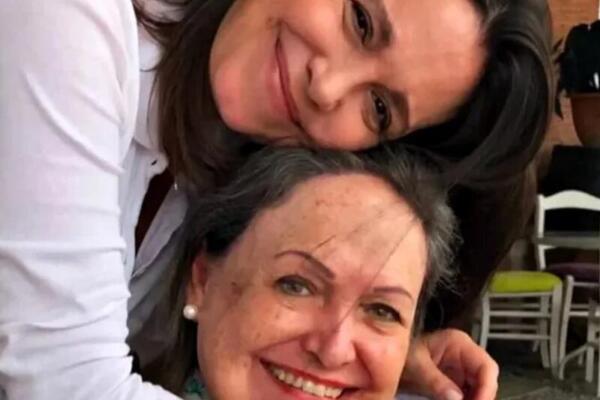 La Nobel de la Paz, María Corina Machado, junto a su madre Corina Parisca.