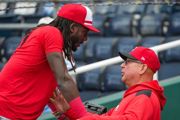 En su primer año al mando de Cincinnati, Francona – una leyenda de la cueva y probablemente futuro miembro del Salón de la Fama – dejó que De la Cruz siguiera jugando, con todo y la dolencia. El 2026 podría ser diferente, según las palabras del propio dirigente.