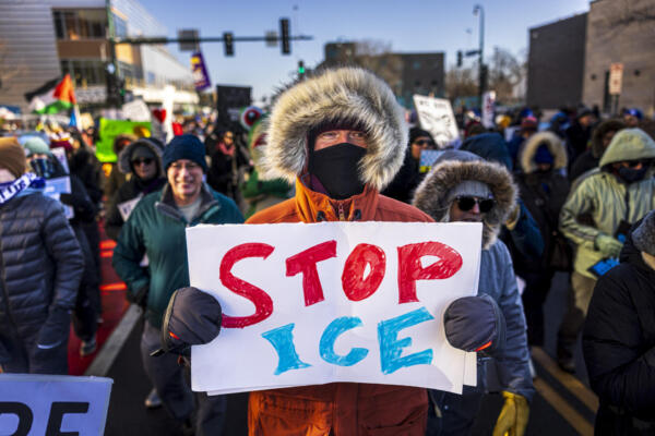 Trump triplicó a 3.000 dólares el bono al migrante en situación irregular que abandone voluntariamente Estados Unidos en Navidad.