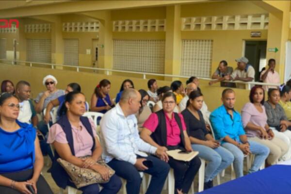 Minerd inicia reparación de la escuela Rafaela Jiminián.
