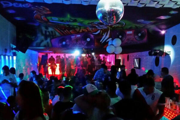 Bares y discotecas podrán abrir hasta las 3:00 a. m. entre semana y 4:00 a. m. los fines de semana