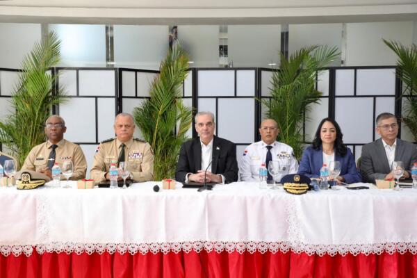 La sesión de trabajo se llevó a cabo en el Salón del Club de Oficiales del Palacio de la Policía Nacional.
