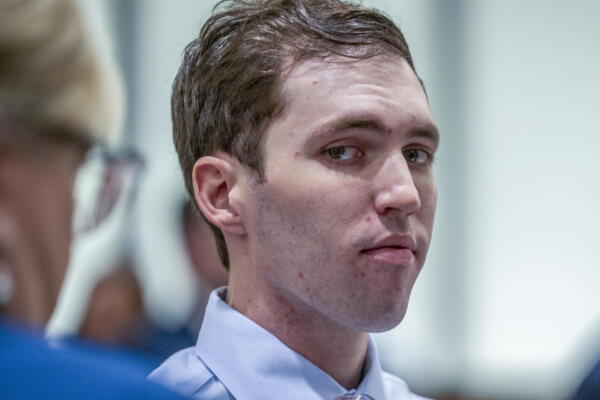 El sospechoso del asesinato de Charlie Kirk, Tyler Robinson, aparece en el tribunal durante una audiencia en el Cuarto Distrito Judicial en Provo, Utah, EE.UU. EFE/RICK EGAN
 
//////////
 
PROVO (USA), 11/12/2025.- Charlie Kirk murder suspect Tyler Robinson appears in court during a hearing at the Fourth District Court in Provo, Utah, USA, 11 December 2025. Robinson, a 22-year-old man charged with the aggravated murder of conservative activist Charlie Kirk, and several additional felonies, made his first in-person court appearance in Provo on 11 December. EFE/EPA/RICK EGAN / POOL