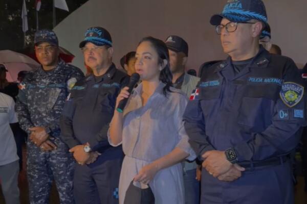  La Ministra de Interior y Policía junto al director de la Policía y el comandante de la Armada.