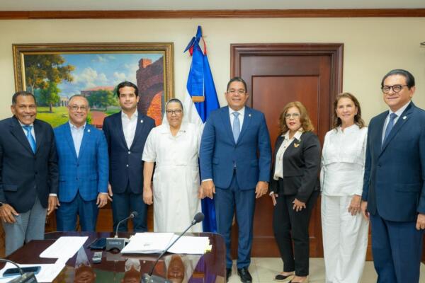 Representantes de la Pastoral de la Salud y Comisión Especial del Senado // Foto: externa 