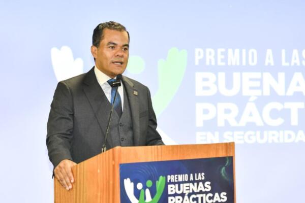 El director de la DIDA, Elías Báez, señaló que la normativa mantiene disposiciones “regresivas e incompatibles con la Constitución”.