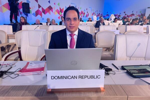  Doctor Manuel Conde, miembro de la delegación dominicana que encabeza la embajadora Gilka Melendez.