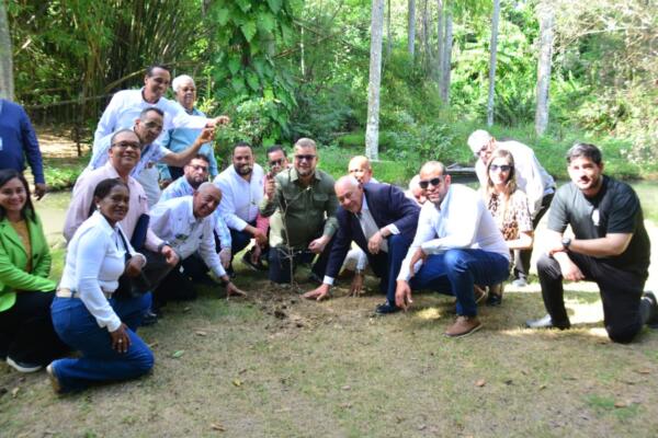 Hecmilio Galvan presenta resultados del Programa Nacional “Salvando las Montañas”