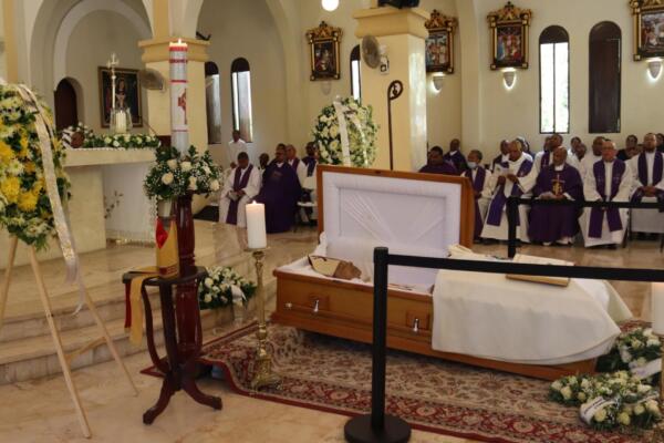 Fueron sepultados en la Catedral Nuestra Señora del Rosario, los restos de monseñor Rafael Leónidas Felipe Núñez.