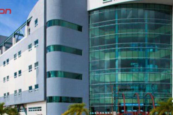 Autoridades del Hospital Dr. Ney Arias Lora destacan los logros alcanzados en 2025, con más de 1.3 millones de servicios ofrecidos y una gestión financiera transparente.