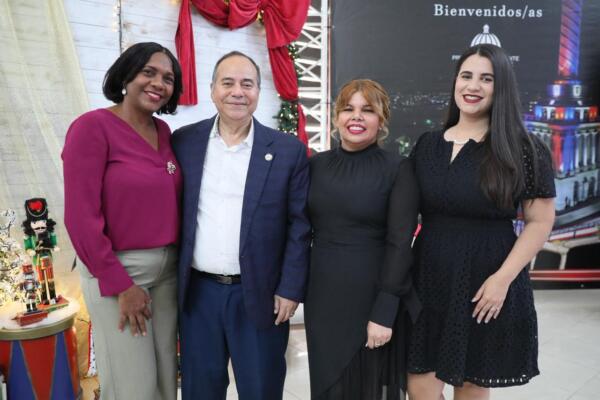 El director de Prensa de la Presidencia, Carlos Alberto Caminero, encabezó un encuentro con comunicadores de Santiago.