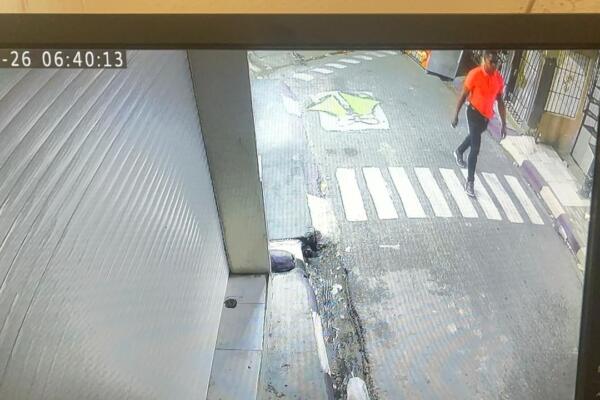 Captura de una cámara de videovigilancia obtenida por la Policía Nacional donde se ve al presunto autor del hecho. / foto: fuente externa
