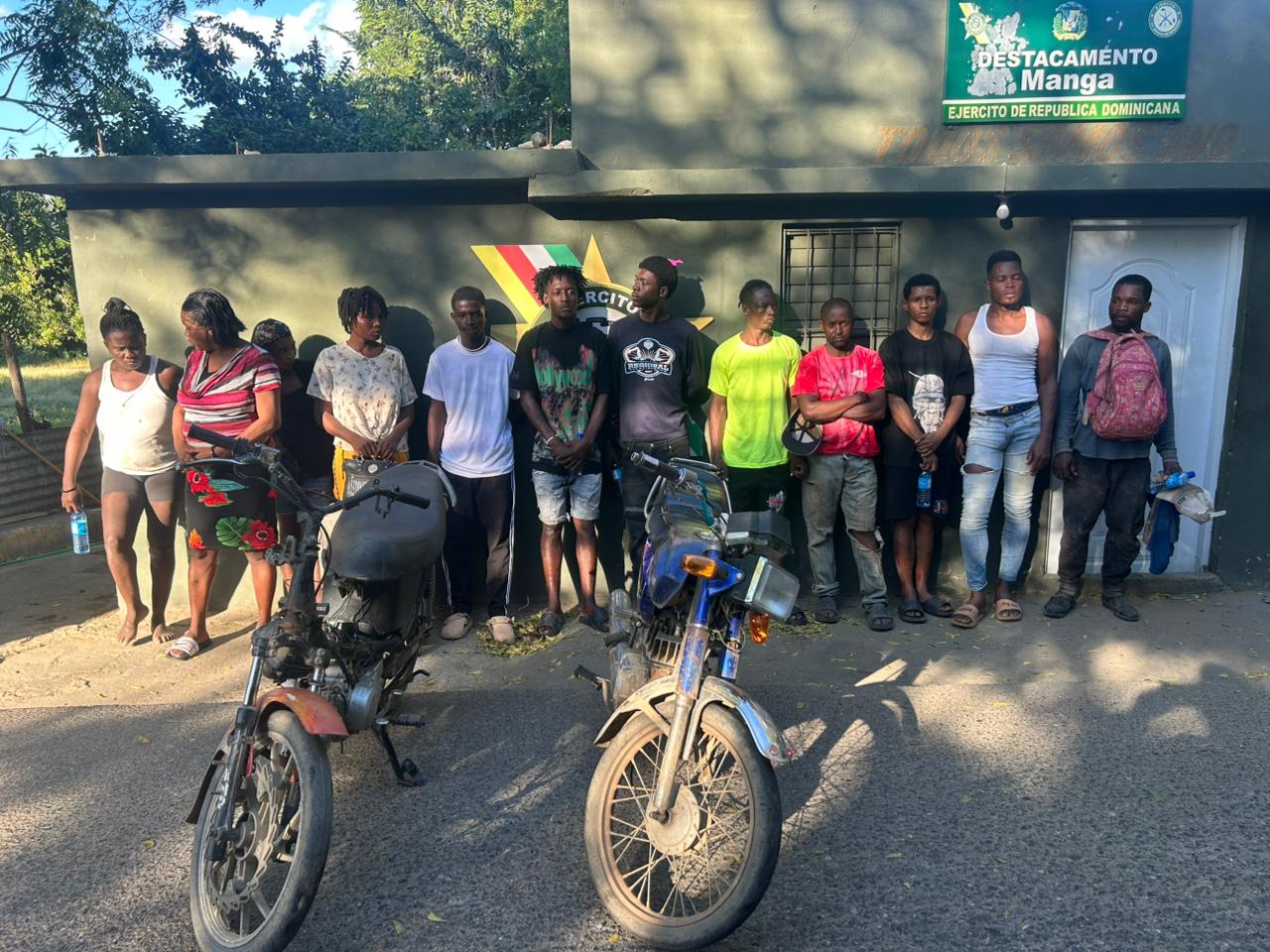 Ejército detiene 30 nacionales haitianos indocumentados y ocupa motocicletas en Montecristi