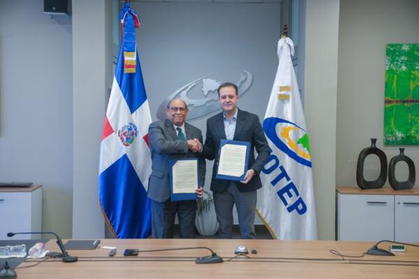 El convenio lo firmaron por el director general del Infotep, Rafael Santos Badía y por el director general de Onnera Group, Eduardo Calvo.