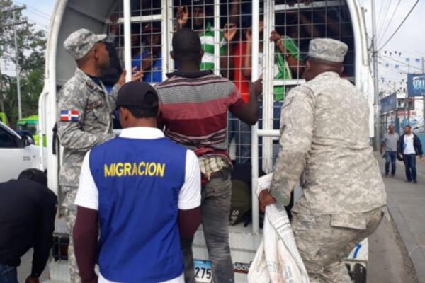 De acuerdo con la institución, una parte significativa de las deportaciones se efectuó a través de los puntos de control migratorio fronterizo.