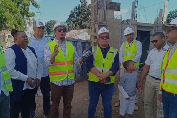 El director de Infraestructura Escolar del Ministerio de Educación (MINERD), ingeniero Roberto Herrera, realizó un amplio recorrido de supervisión.