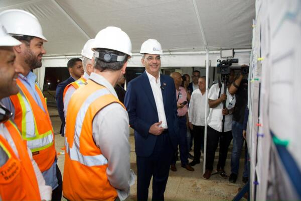 Presidente Abinader realiza visita de supervisión al túnel bajo la Plaza de la Bandera 